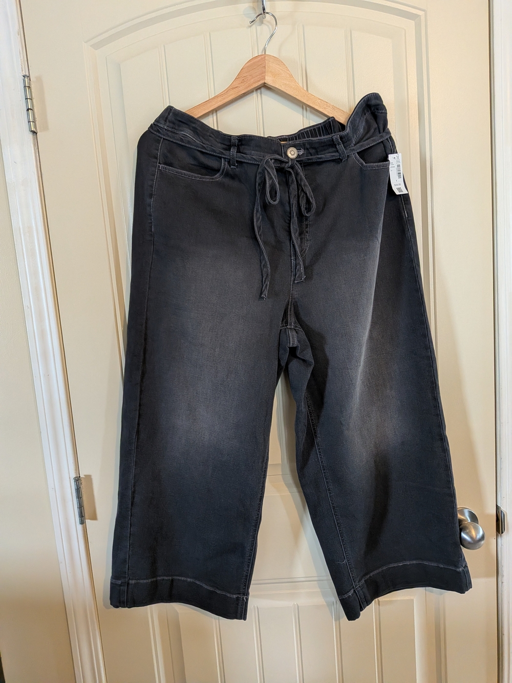 NWT Wide-Leg DC Jeans Cropped - Charcoal Grey-Black